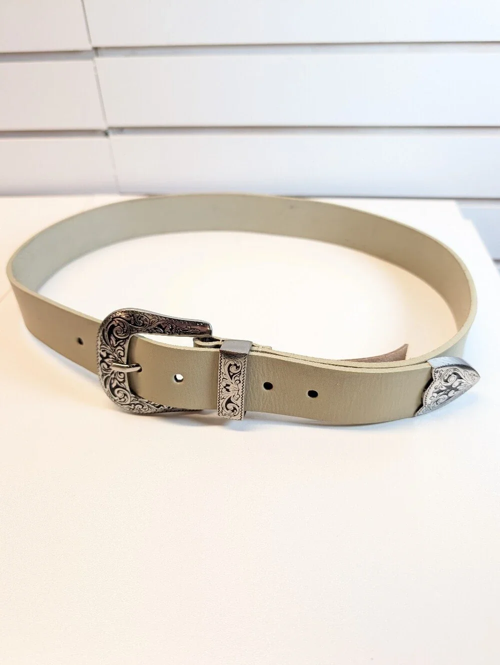 silence + noise Ivory Jennie Leather Western Belt with Ornate Silver Buckle Med.